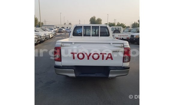 Acheter Import Voiture Toyota Hilux Blanc à Import - Dubai, Conakry Acheter Import Voiture Toyota Hilux Blanc à Import - Dubai, Conakry