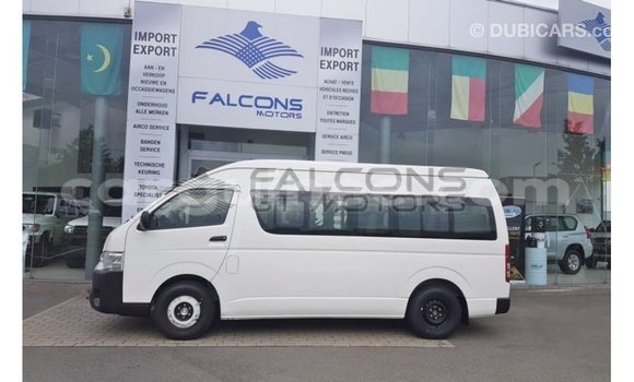 Acheter Import Voiture Toyota Hiace Blanc à Import - Dubai, Conakry Acheter Import Voiture Toyota Hiace Blanc à Import - Dubai, Conakry