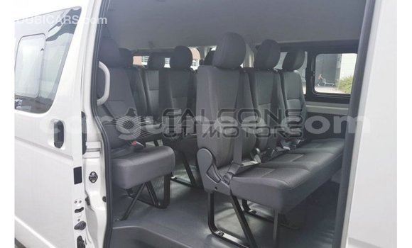 Acheter Import Voiture Toyota Hiace Blanc à Import - Dubai, Conakry Acheter Import Voiture Toyota Hiace Blanc à Import - Dubai, Conakry