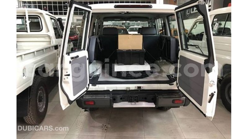 Big with watermark toyota land cruiser conakry import dubai 5101