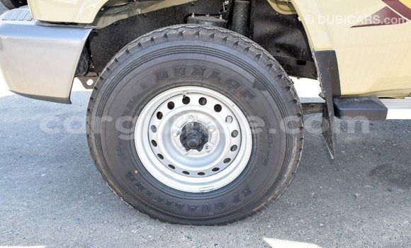 Acheter Import Voiture Toyota Land Cruiser Beige à Import - Dubai, Conakry Acheter Import Voiture Toyota Land Cruiser Beige à Import - Dubai, Conakry