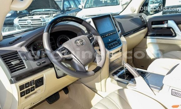 Buy Import Toyota Land Cruiser White Car in Import - Dubai in Conakry Buy Import Toyota Land Cruiser White Car in Import - Dubai in Conakry