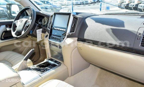Buy Import Toyota Land Cruiser White Car in Import - Dubai in Conakry Buy Import Toyota Land Cruiser White Car in Import - Dubai in Conakry