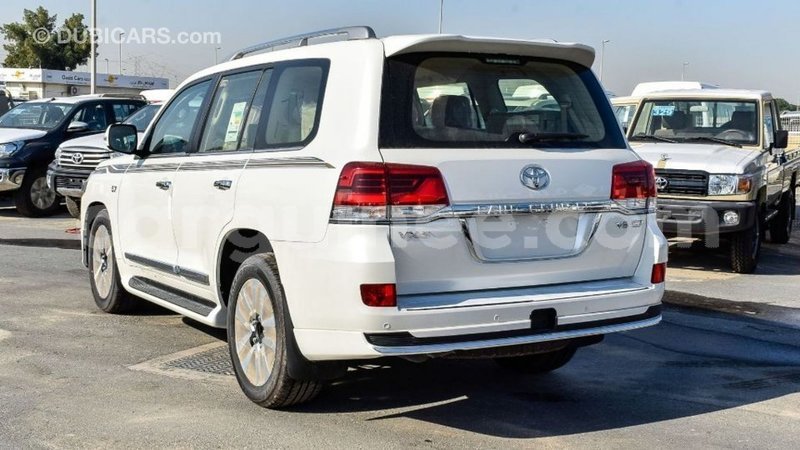 Big with watermark toyota land cruiser conakry import dubai 5105