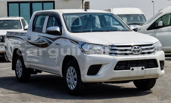 Acheter Import Voiture Toyota Hilux Blanc à Import - Dubai, Conakry Acheter Import Voiture Toyota Hilux Blanc à Import - Dubai, Conakry