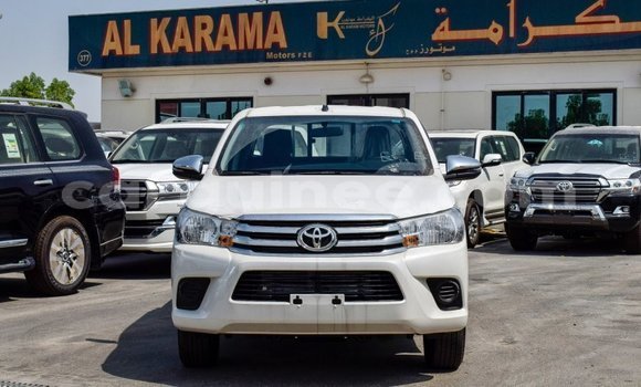Acheter Import Voiture Toyota Hilux Blanc à Import - Dubai, Conakry Acheter Import Voiture Toyota Hilux Blanc à Import - Dubai, Conakry