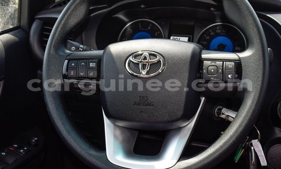 Acheter Import Voiture Toyota Hilux Blanc à Import - Dubai, Conakry Acheter Import Voiture Toyota Hilux Blanc à Import - Dubai, Conakry