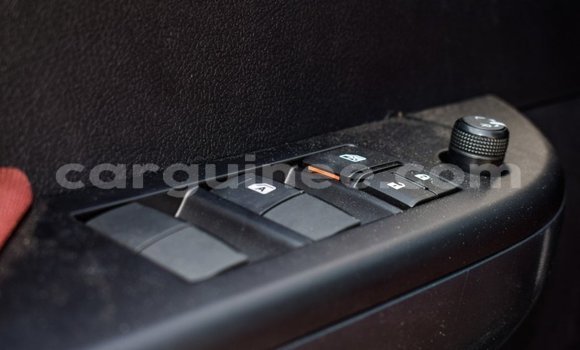 Acheter Import Voiture Toyota Hilux Blanc à Import - Dubai, Conakry Acheter Import Voiture Toyota Hilux Blanc à Import - Dubai, Conakry