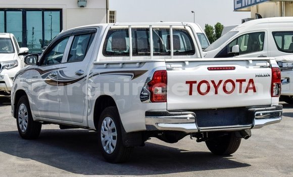 Acheter Import Voiture Toyota Hilux Blanc à Import - Dubai, Conakry Acheter Import Voiture Toyota Hilux Blanc à Import - Dubai, Conakry