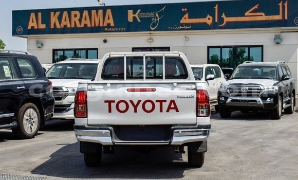 Acheter Import Voiture Toyota Hilux Blanc à Import - Dubai, Conakry Acheter Import Voiture Toyota Hilux Blanc à Import - Dubai, Conakry