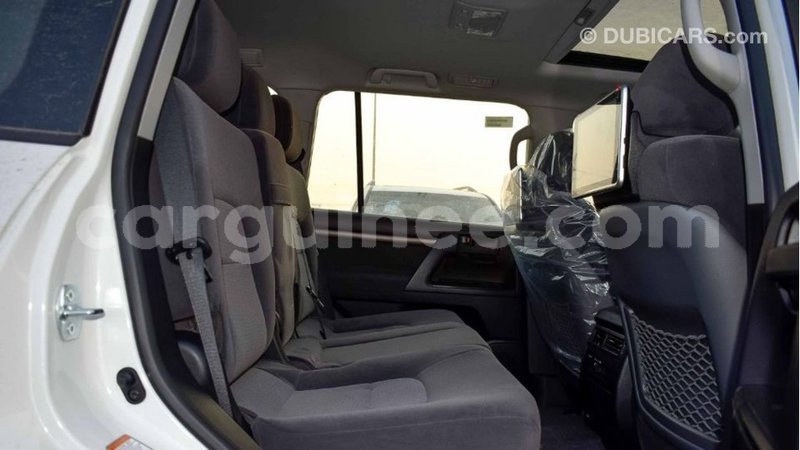 Big with watermark toyota land cruiser conakry import dubai 5108