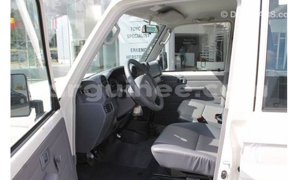 Buy Import Toyota Land Cruiser White Car in Import - Dubai in Conakry Buy Import Toyota Land Cruiser White Car in Import - Dubai in Conakry