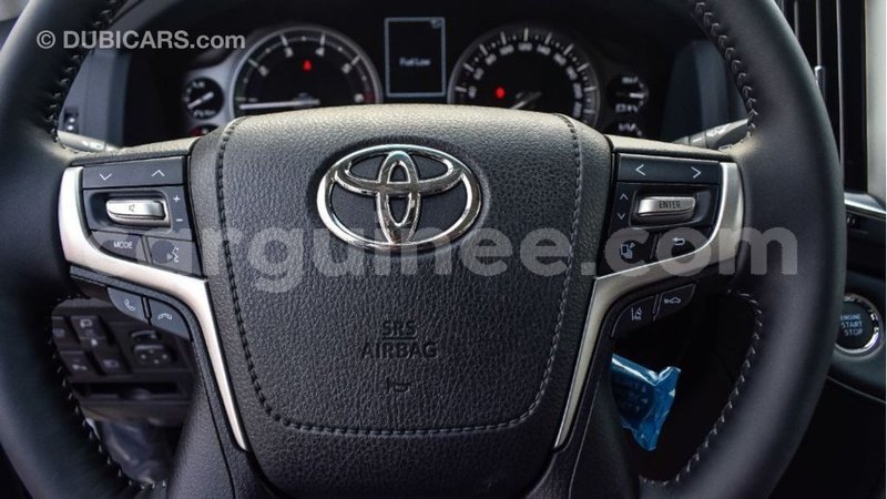 Big with watermark toyota land cruiser conakry import dubai 5121