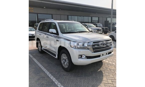 Buy Import Toyota Land Cruiser White Car in Import - Dubai in Conakry Buy Import Toyota Land Cruiser White Car in Import - Dubai in Conakry