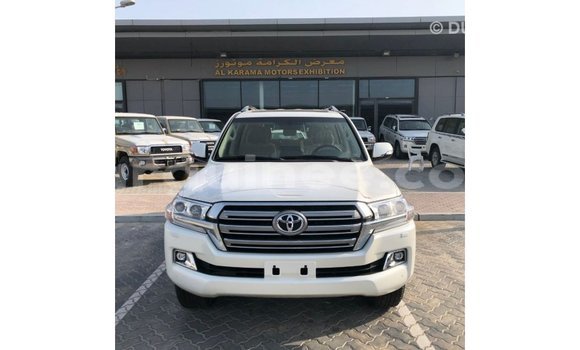 Buy Import Toyota Land Cruiser White Car in Import - Dubai in Conakry Buy Import Toyota Land Cruiser White Car in Import - Dubai in Conakry