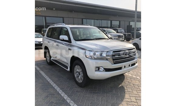 Buy Import Toyota Land Cruiser White Car in Import - Dubai in Conakry Buy Import Toyota Land Cruiser White Car in Import - Dubai in Conakry