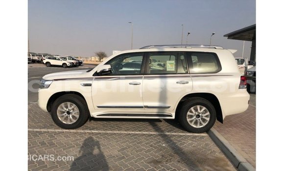 Buy Import Toyota Land Cruiser White Car in Import - Dubai in Conakry Buy Import Toyota Land Cruiser White Car in Import - Dubai in Conakry