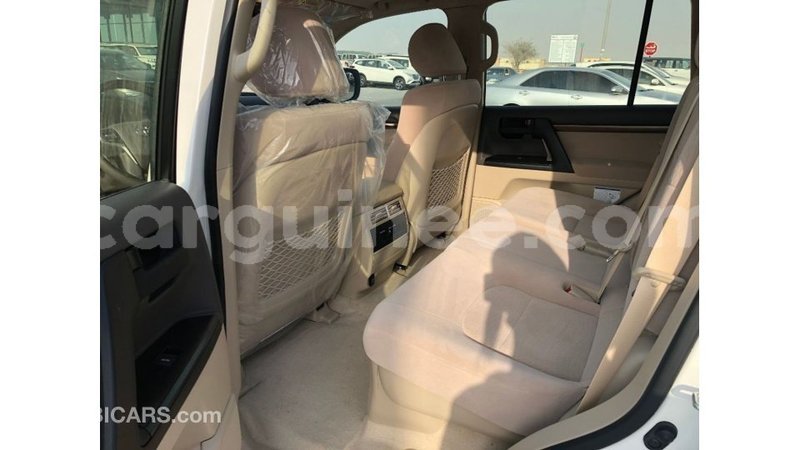 Big with watermark toyota land cruiser conakry import dubai 5132