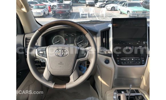 Buy Import Toyota Land Cruiser White Car in Import - Dubai in Conakry Buy Import Toyota Land Cruiser White Car in Import - Dubai in Conakry