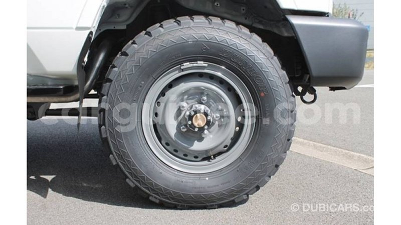 Big with watermark toyota land cruiser conakry import dubai 5136