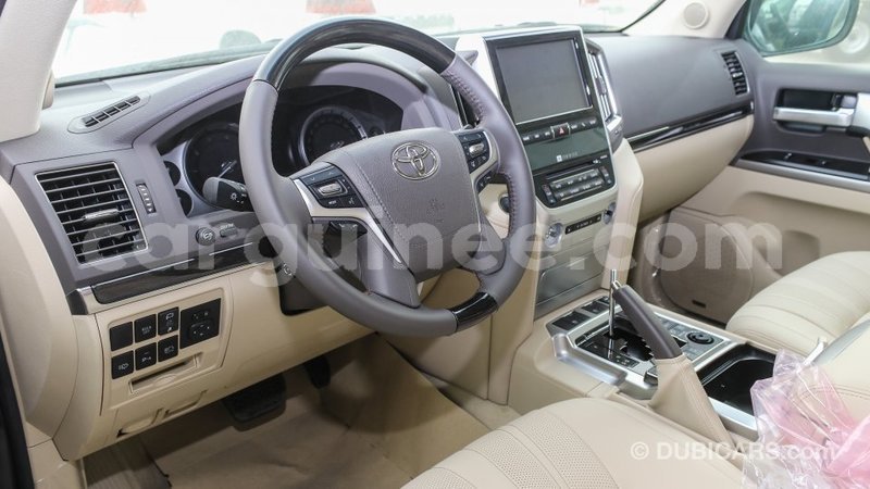 Big with watermark toyota land cruiser conakry import dubai 5143