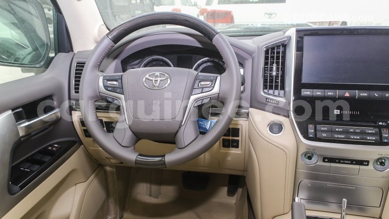 Big with watermark toyota land cruiser conakry import dubai 5143