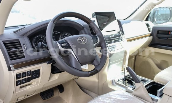 Buy Import Toyota Land Cruiser White Car in Import - Dubai in Conakry Buy Import Toyota Land Cruiser White Car in Import - Dubai in Conakry