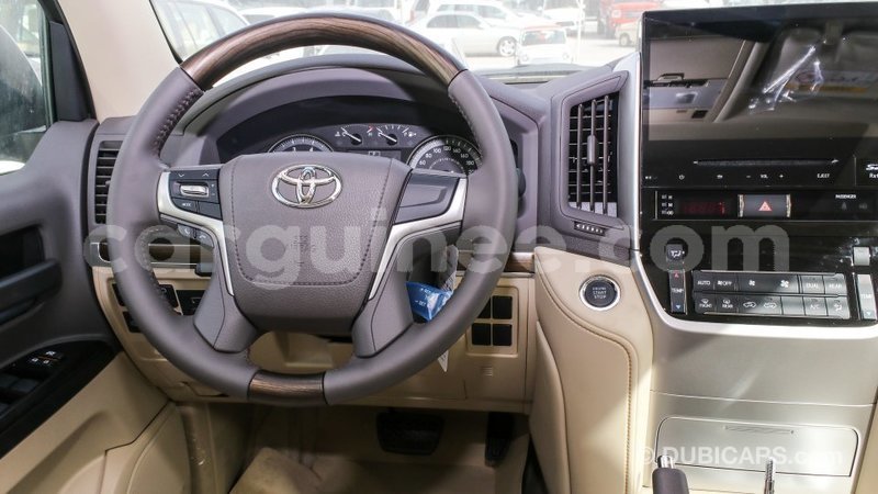 Big with watermark toyota land cruiser conakry import dubai 5144