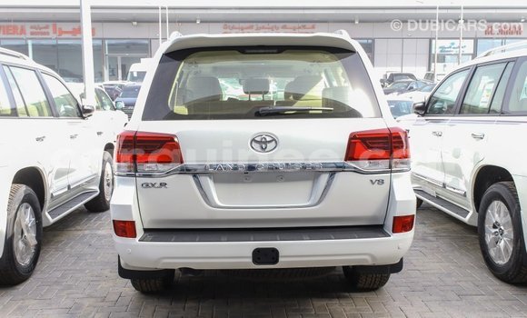 Buy Import Toyota Land Cruiser White Car in Import - Dubai in Conakry Buy Import Toyota Land Cruiser White Car in Import - Dubai in Conakry