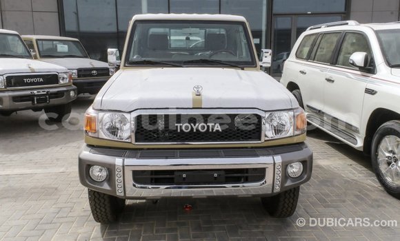 Buy Import Toyota Land Cruiser Beige Car in Import - Dubai in Conakry Buy Import Toyota Land Cruiser Beige Car in Import - Dubai in Conakry