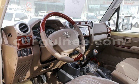 Acheter Import Voiture Toyota Land Cruiser Beige à Import - Dubai, Conakry Acheter Import Voiture Toyota Land Cruiser Beige à Import - Dubai, Conakry