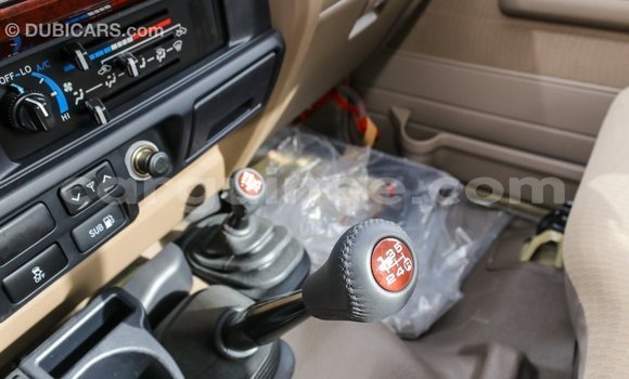 Acheter Import Voiture Toyota Land Cruiser Beige à Import - Dubai, Conakry Acheter Import Voiture Toyota Land Cruiser Beige à Import - Dubai, Conakry