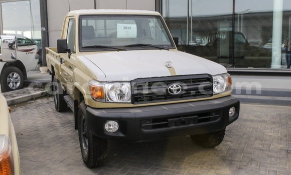 Buy Import Toyota Land Cruiser Beige Car in Import - Dubai in Conakry Buy Import Toyota Land Cruiser Beige Car in Import - Dubai in Conakry
