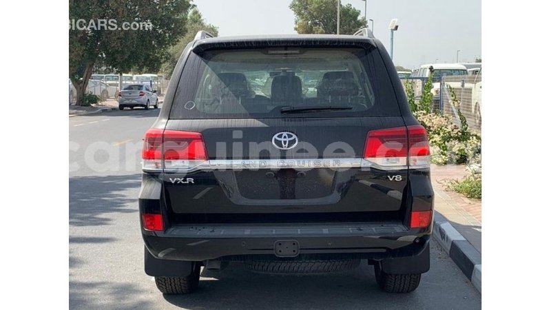 Big with watermark toyota land cruiser conakry import dubai 5160