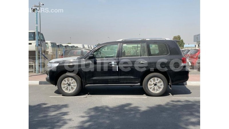 Big with watermark toyota land cruiser conakry import dubai 5160