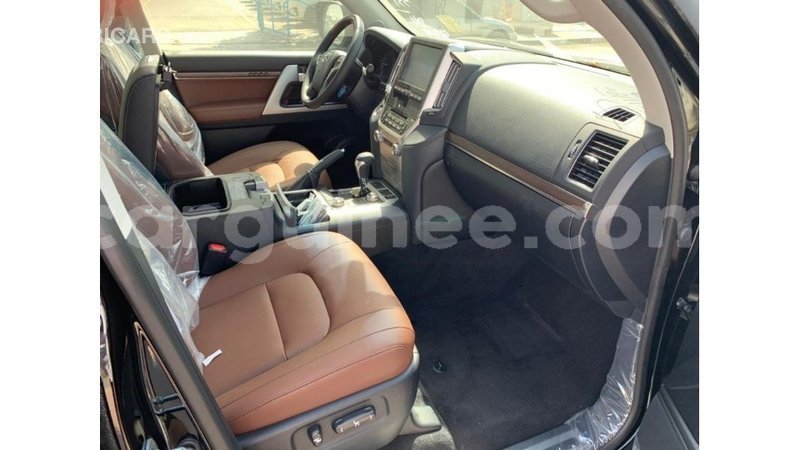 Big with watermark toyota land cruiser conakry import dubai 5160