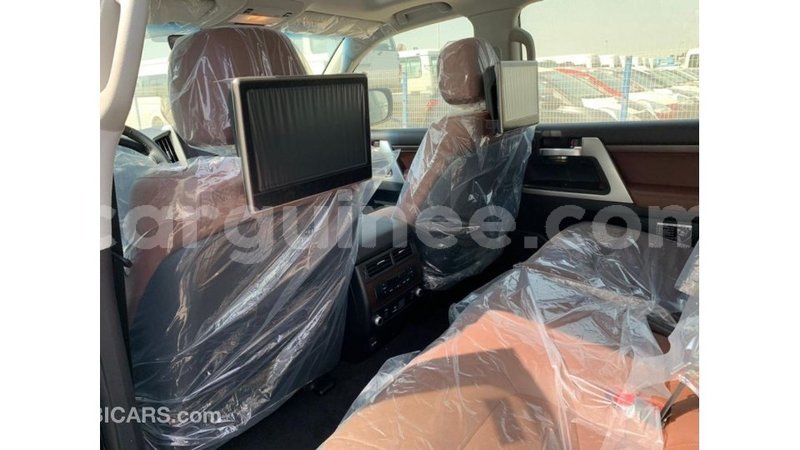 Big with watermark toyota land cruiser conakry import dubai 5160