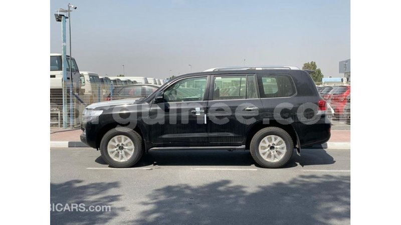 Big with watermark toyota land cruiser conakry import dubai 5160