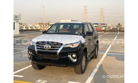 Acheter Import Voiture Toyota Fortuner Noir à Import - Dubai, Conakry Acheter Import Voiture Toyota Fortuner Noir à Import - Dubai, Conakry