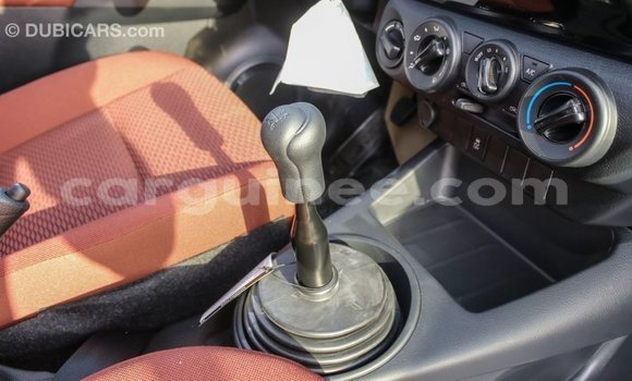 Acheter Import Voiture Toyota Hilux Blanc à Import - Dubai, Conakry Acheter Import Voiture Toyota Hilux Blanc à Import - Dubai, Conakry