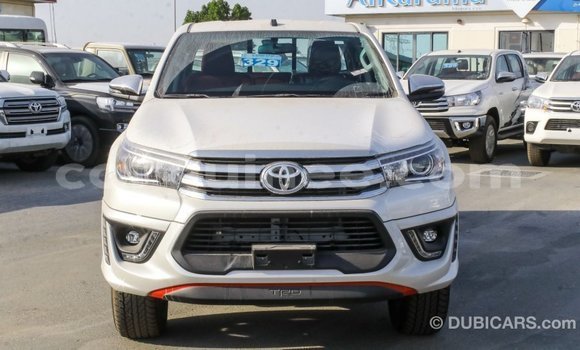 Acheter Import Voiture Toyota Hilux Blanc à Import - Dubai, Conakry Acheter Import Voiture Toyota Hilux Blanc à Import - Dubai, Conakry