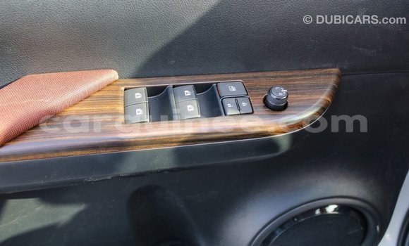 Acheter Import Voiture Toyota Hilux Blanc à Import - Dubai, Conakry Acheter Import Voiture Toyota Hilux Blanc à Import - Dubai, Conakry