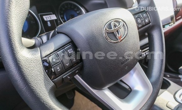 Acheter Import Voiture Toyota Hilux Blanc à Import - Dubai, Conakry Acheter Import Voiture Toyota Hilux Blanc à Import - Dubai, Conakry