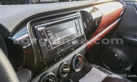 Acheter Import Voiture Toyota Hilux Blanc à Import - Dubai, Conakry Acheter Import Voiture Toyota Hilux Blanc à Import - Dubai, Conakry