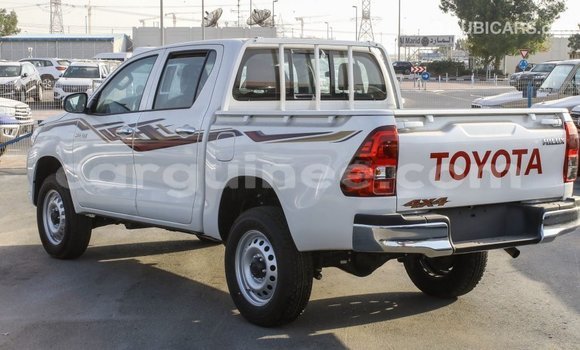Acheter Import Voiture Toyota Hilux Blanc à Import - Dubai, Conakry Acheter Import Voiture Toyota Hilux Blanc à Import - Dubai, Conakry