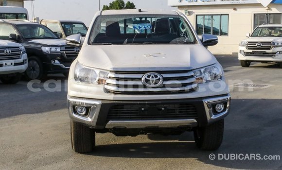 Acheter Import Voiture Toyota Hilux Blanc à Import - Dubai, Conakry Acheter Import Voiture Toyota Hilux Blanc à Import - Dubai, Conakry