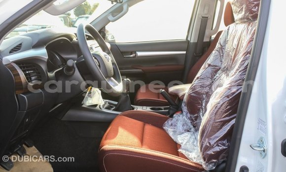 Acheter Import Voiture Toyota Hilux Blanc à Import - Dubai, Conakry Acheter Import Voiture Toyota Hilux Blanc à Import - Dubai, Conakry