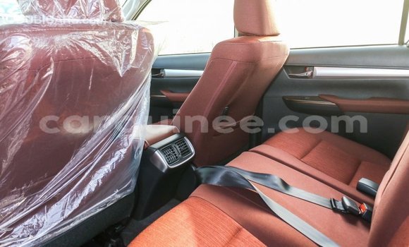 Acheter Import Voiture Toyota Hilux Blanc à Import - Dubai, Conakry Acheter Import Voiture Toyota Hilux Blanc à Import - Dubai, Conakry