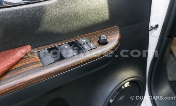 Acheter Import Voiture Toyota Hilux Blanc à Import - Dubai, Conakry Acheter Import Voiture Toyota Hilux Blanc à Import - Dubai, Conakry