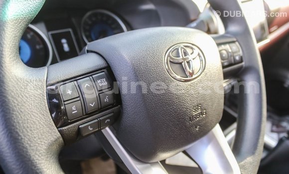 Acheter Import Voiture Toyota Hilux Blanc à Import - Dubai, Conakry Acheter Import Voiture Toyota Hilux Blanc à Import - Dubai, Conakry